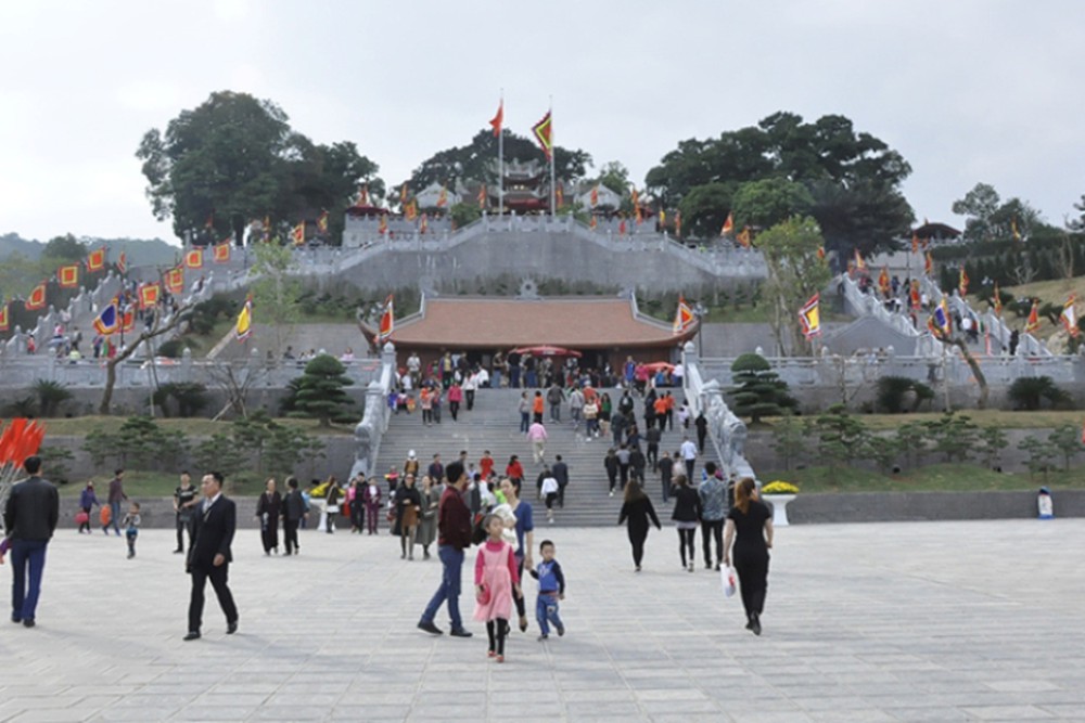 Đền Cửa Ông là di tích lịch sử quan trọng của tỉnh Quảng Ninh thu hút nhiều khách du lịch nhất là dịp đầu xuân