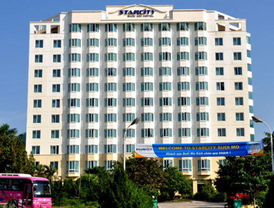 Khách sạn Suối Mơ gồm 12 tầng được xây dựng theo tiêu chuẩn 4 sao