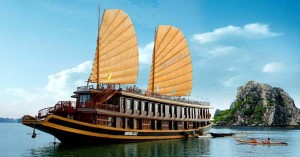 Du thuyền ngắm cảnh Hạ Long