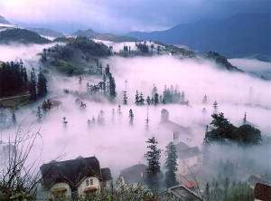 Thị trấn Sapa trong sương mù